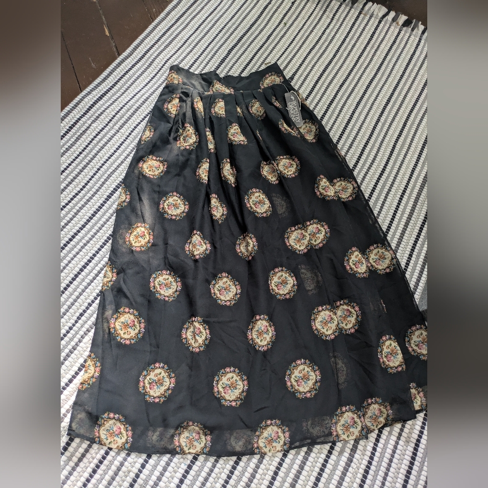 Tapestry Designs Pattern Skirt size 12
